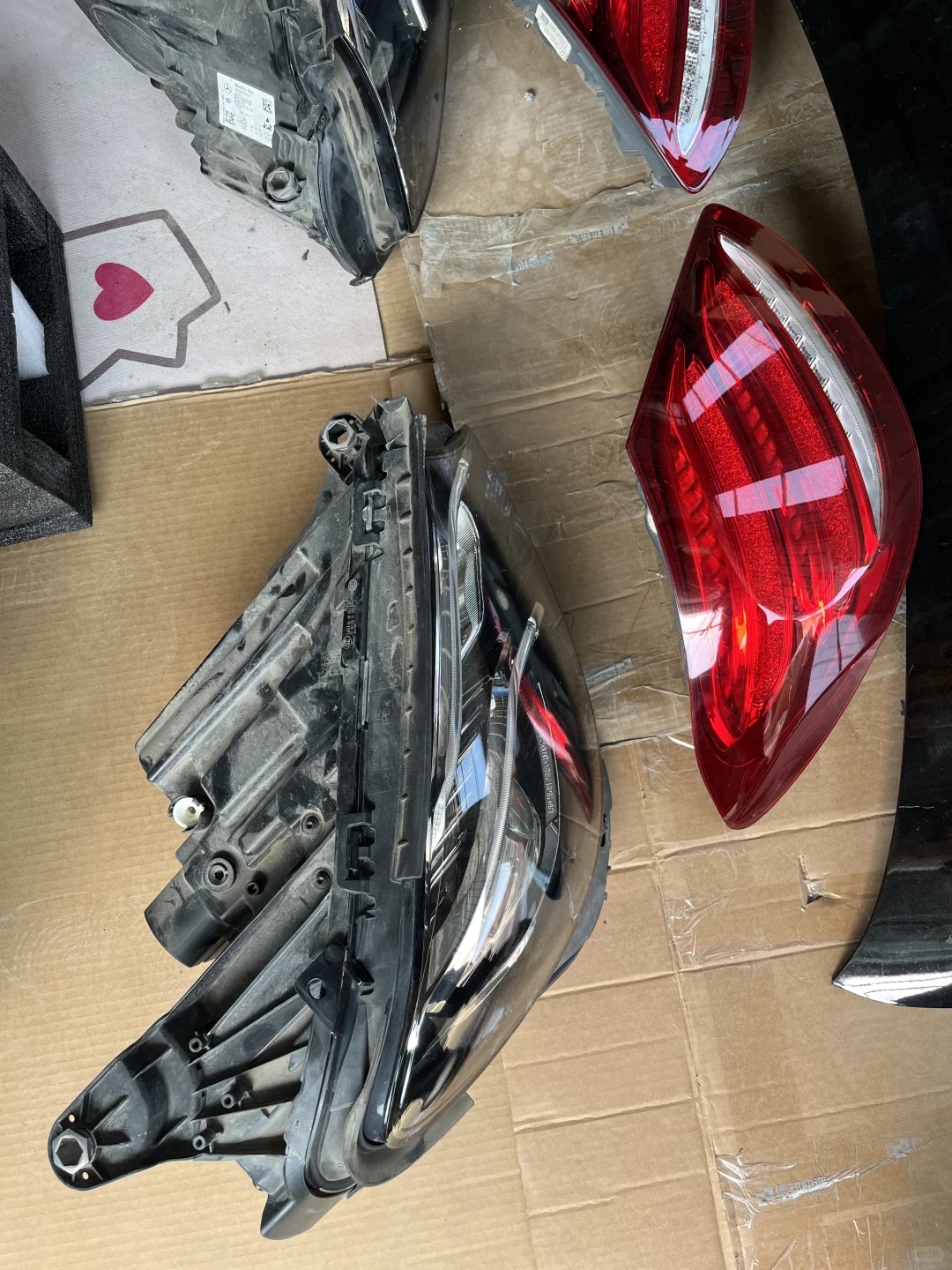 奔驰e300原厂前后杠总成 大灯尾灯出售