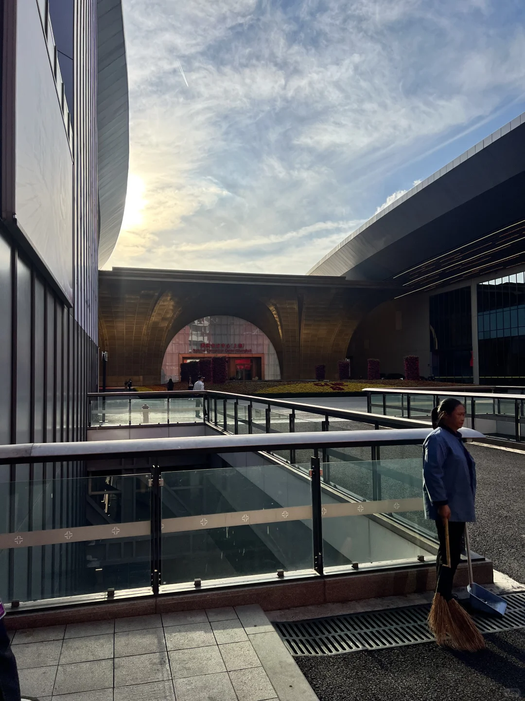 进博会！！我来了✌?先预热放图