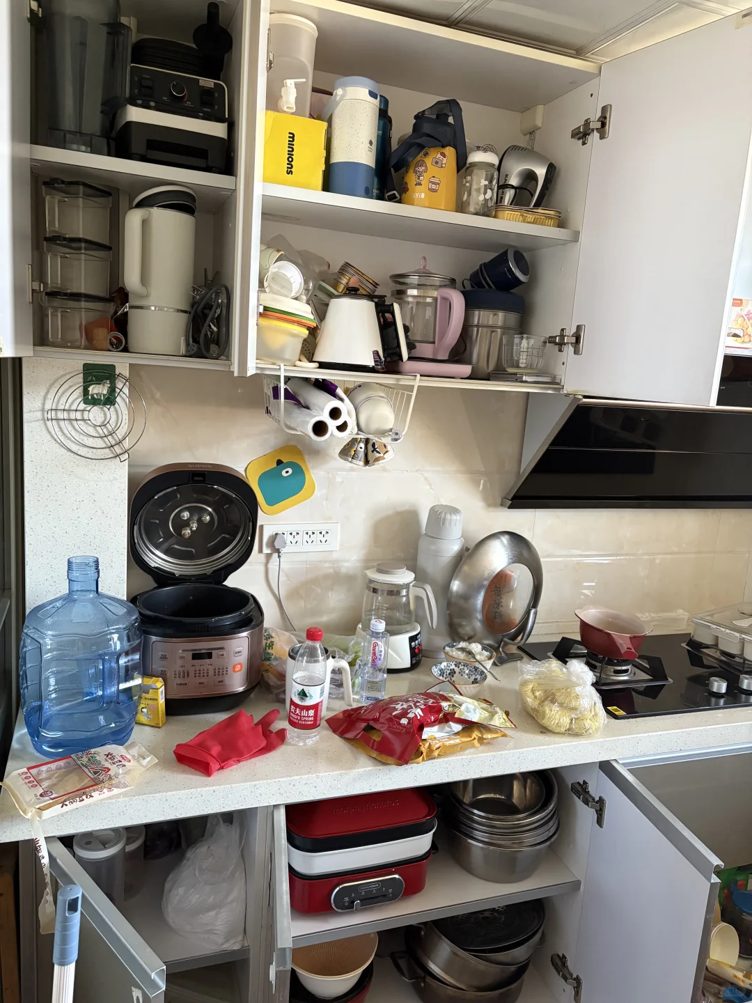 哪位收纳大师帮我布局一下，太乱了