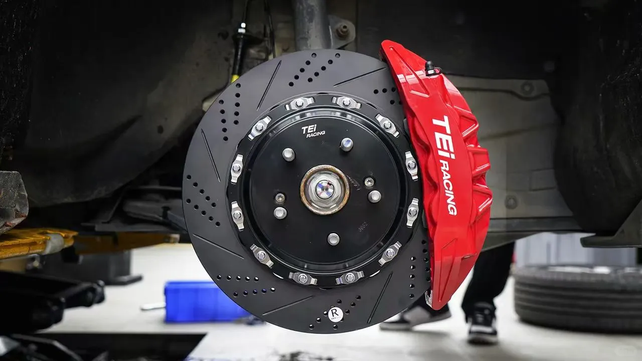 比亚迪宋pro原厂轮毂升级大卡钳