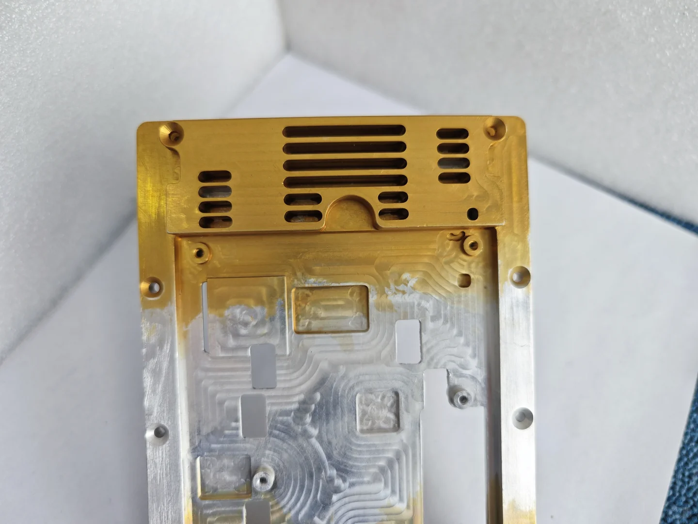 铝合金免通电染金色