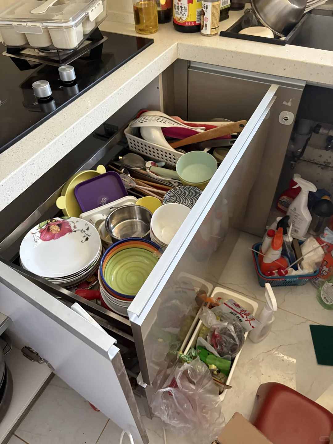 哪位收纳大师帮我布局一下，太乱了