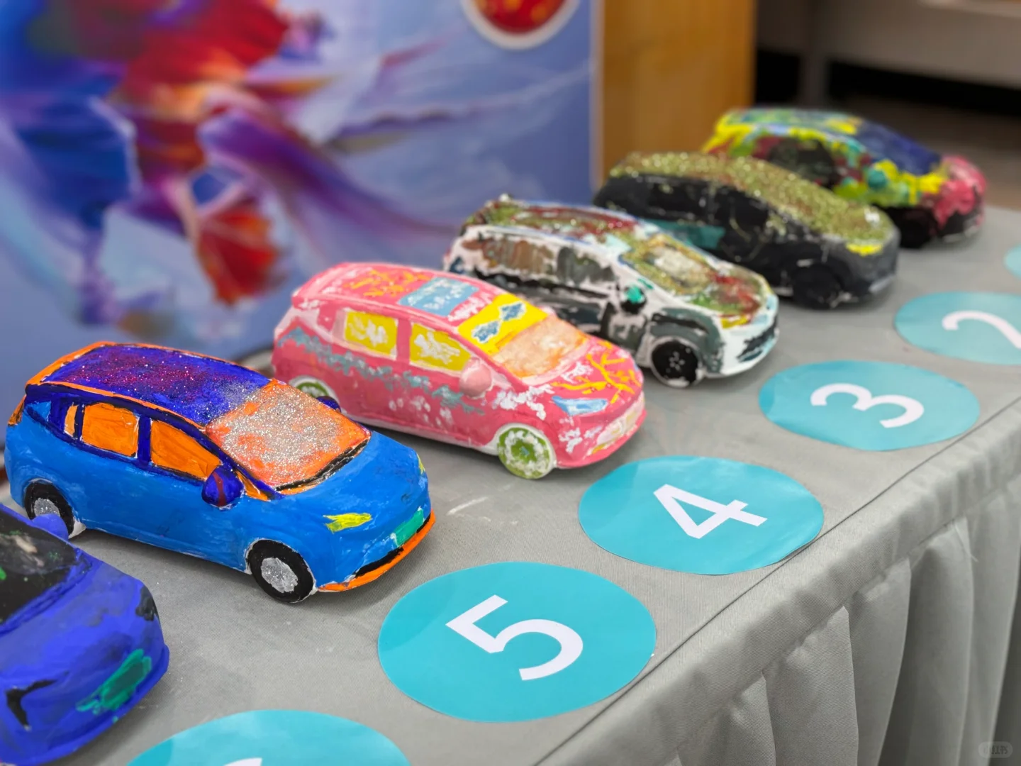 周末又来参加埃安活动 亲子车模涂画