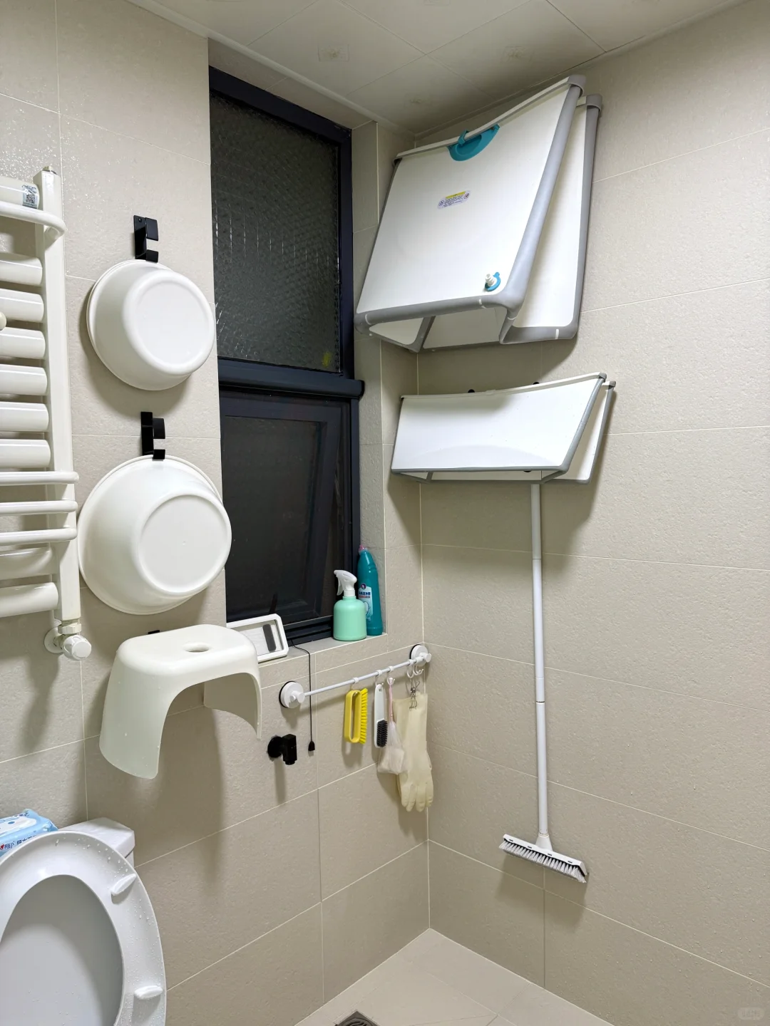 6年卫生间的清洁收纳 盆盆上墙方法分享