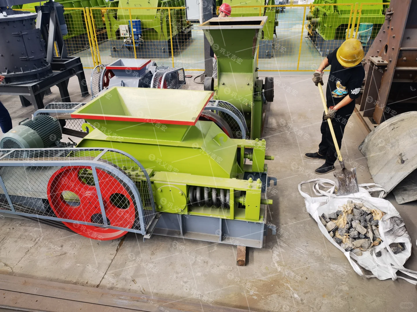 双齿辊破碎机破解矿山冶金难题