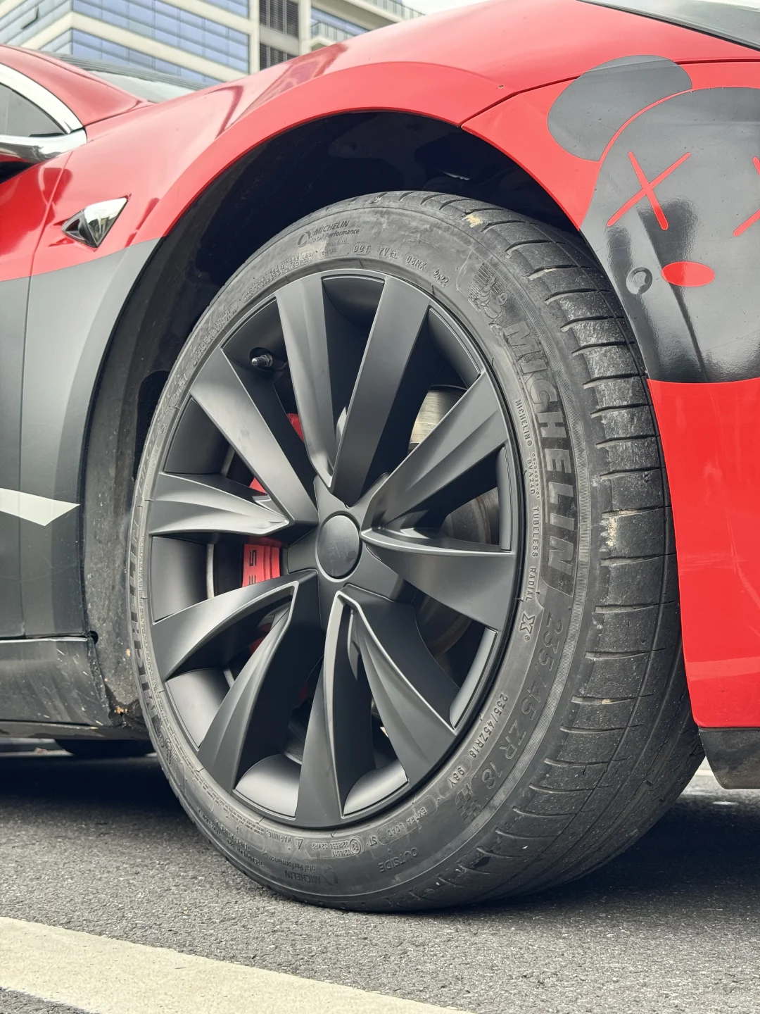 老款model3 18寸全包轮毂盖出货 全新款式