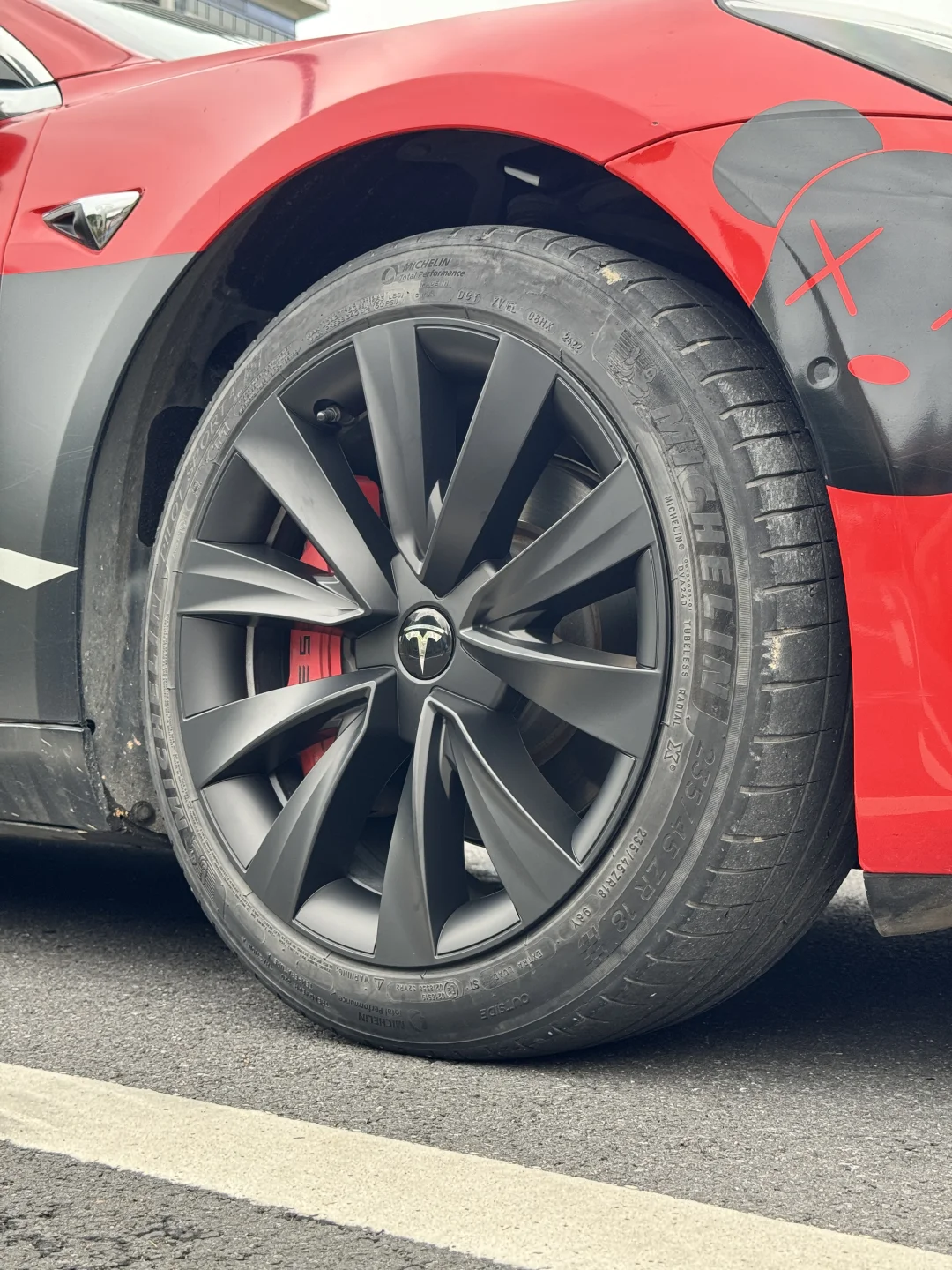 老款model3 18寸全包轮毂盖出货 全新款式