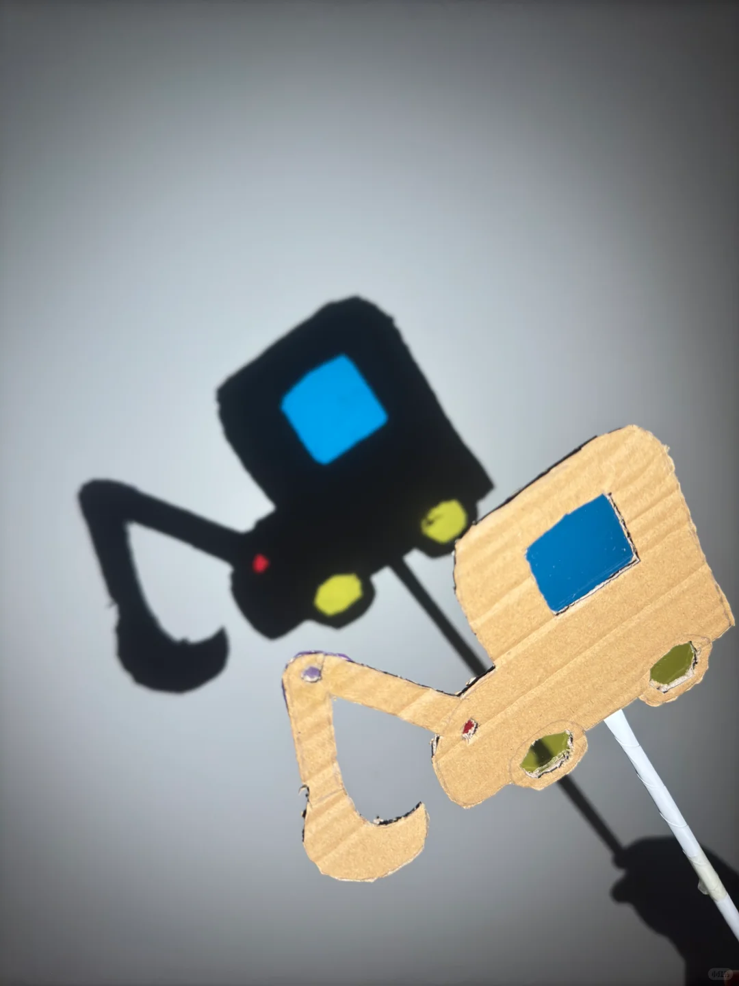 自制光影玩具|玻璃纸+快递箱✨带娃玩光影