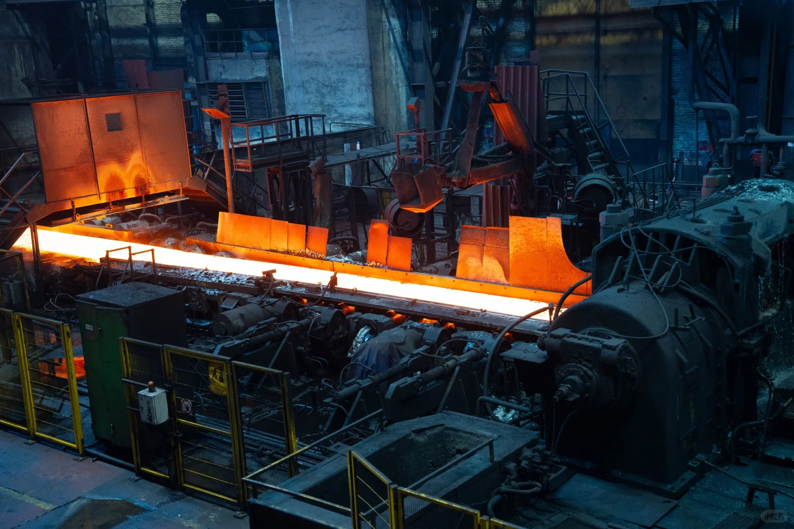 钢铁如何从炽热钢坯变身为纤薄带材