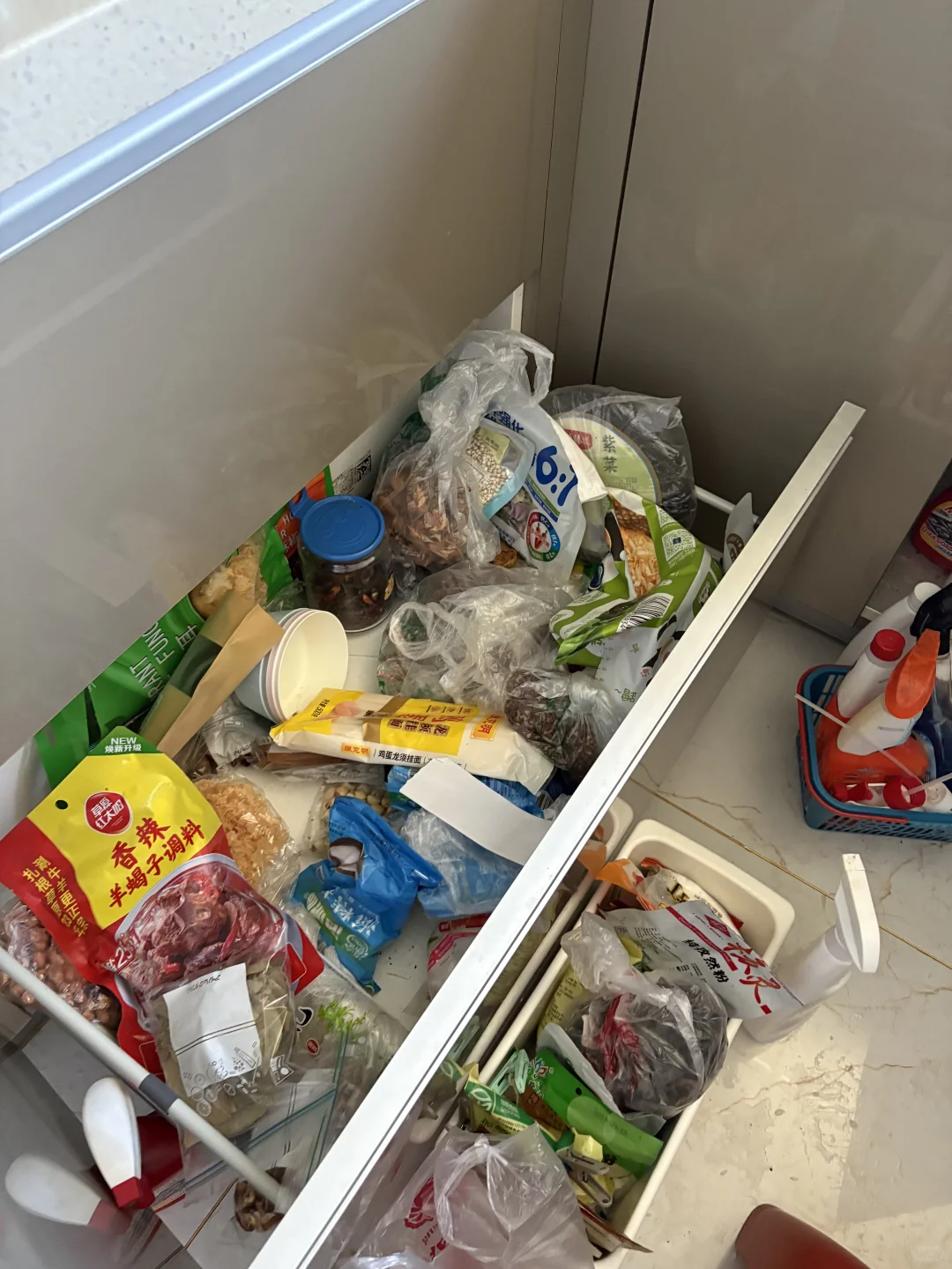 哪位收纳大师帮我布局一下，太乱了