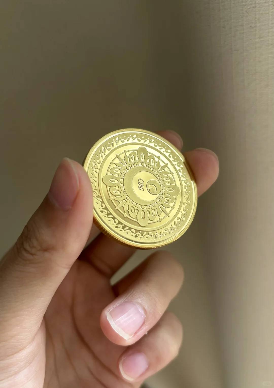 镀纯金的纪念币 好光泽^_^