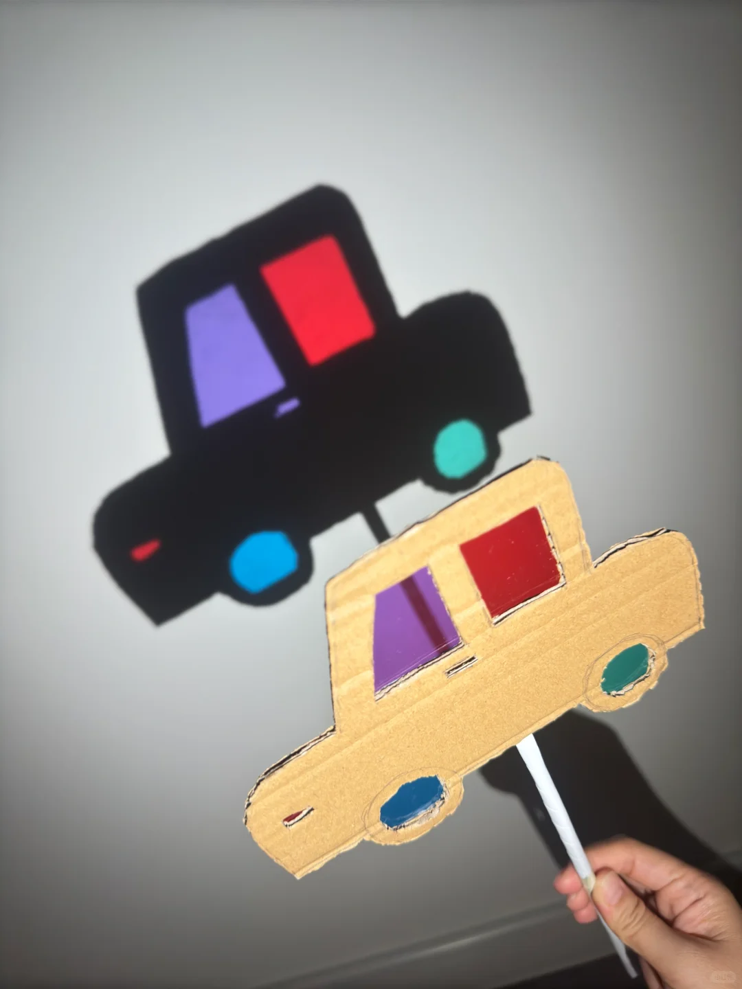 自制光影玩具|玻璃纸+快递箱✨带娃玩光影