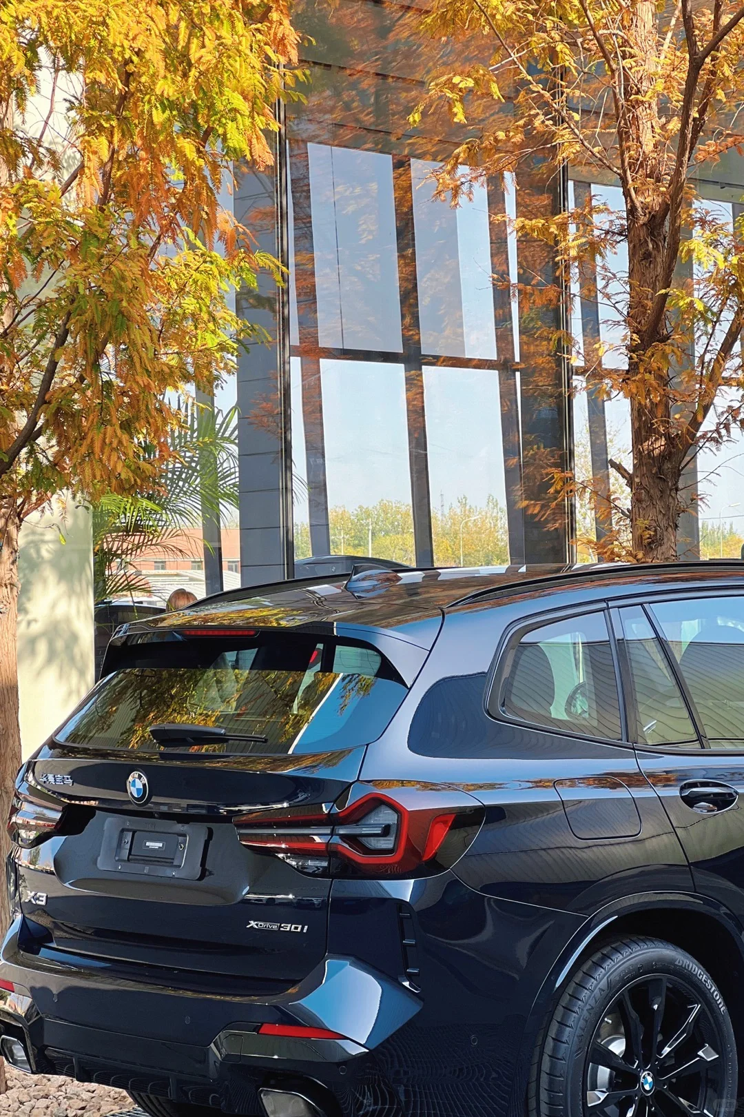 手把手教你改装宝马M尾翼，200安装费都省了