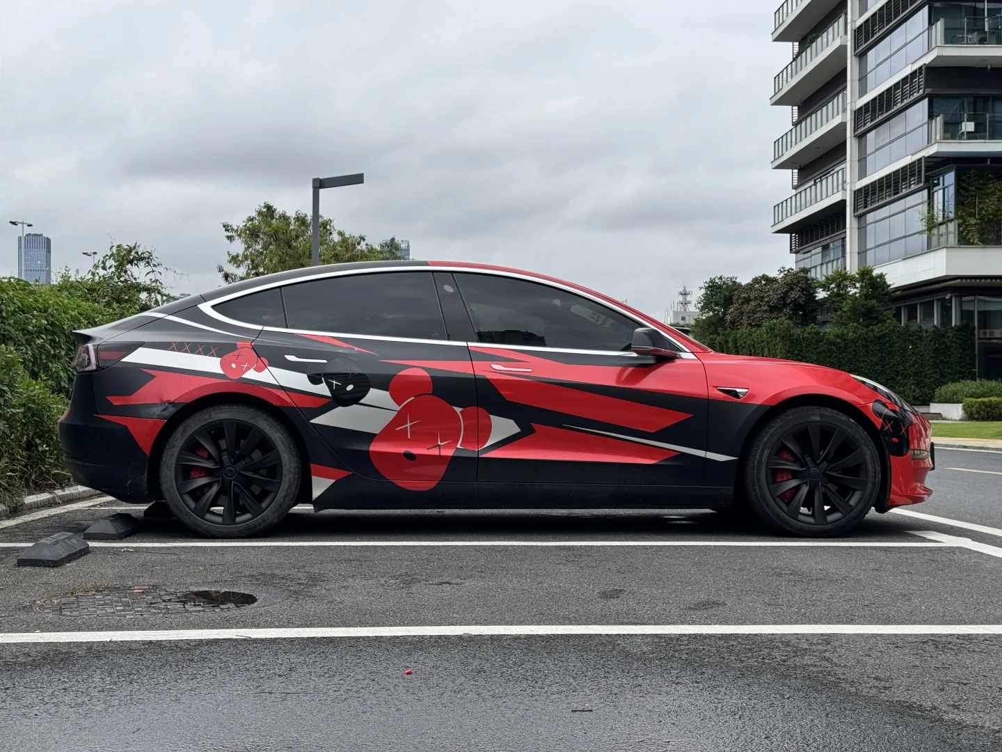 老款model3 18寸全包轮毂盖出货 全新款式