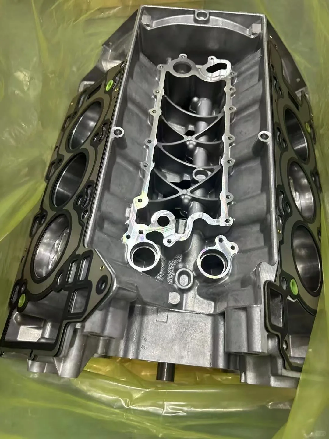 各款轿车发动机配件齐全！