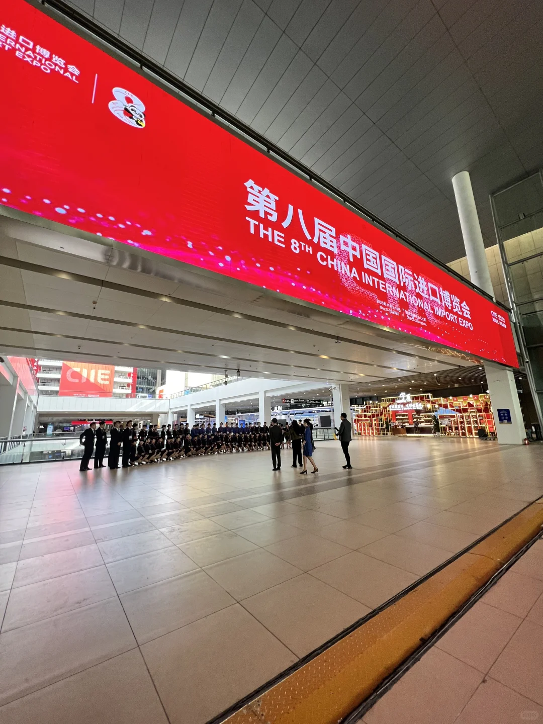 进博会！！我来了✌?先预热放图