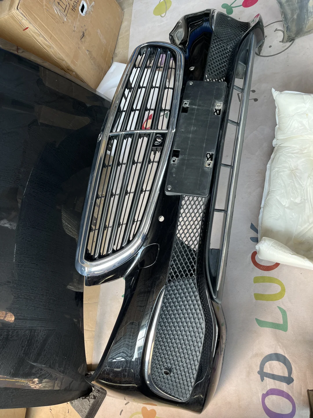 奔驰e300原厂前后杠总成 大灯尾灯出售