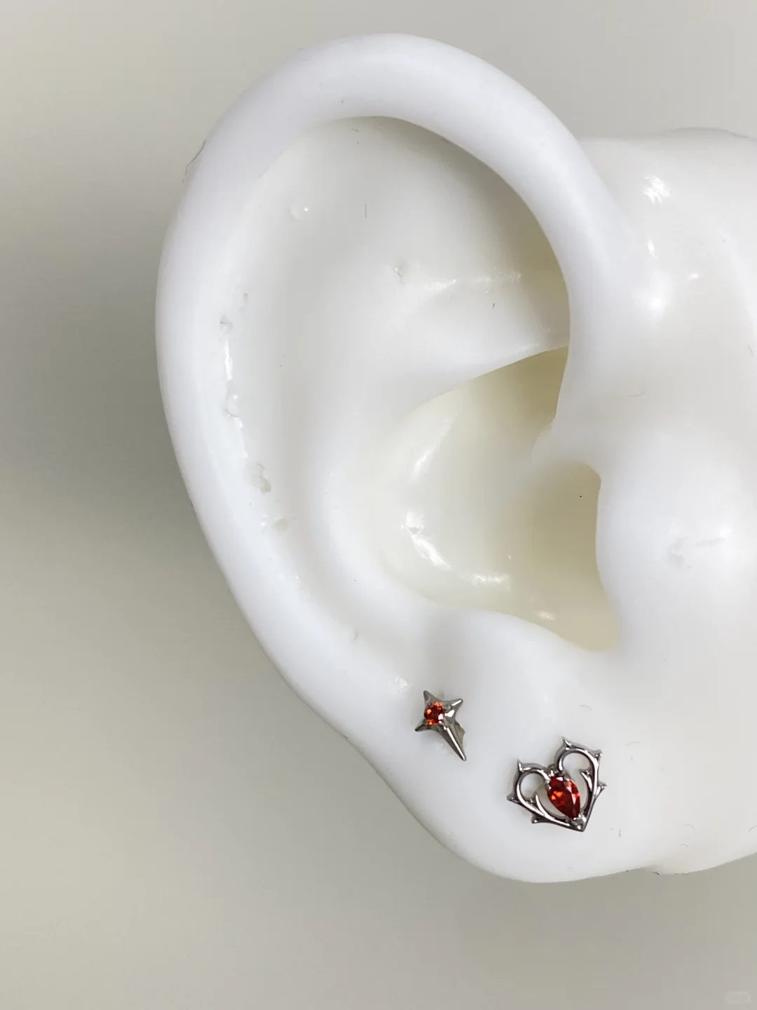 双耳洞叠戴封神！钛合金爱心+小四芒星绝绝子