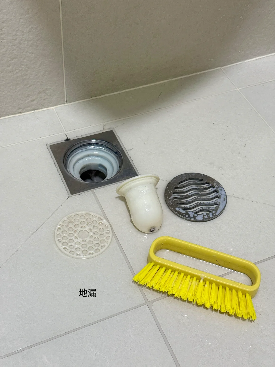 6年卫生间的清洁收纳 盆盆上墙方法分享