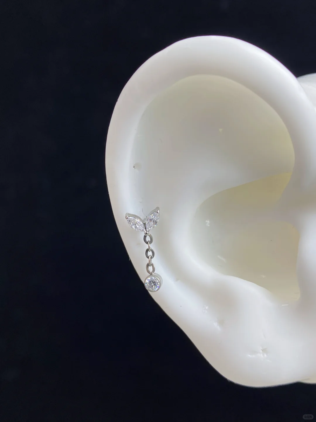 小众设计不撞款！锁死这钛合金鱼尾吊坠耳钉～