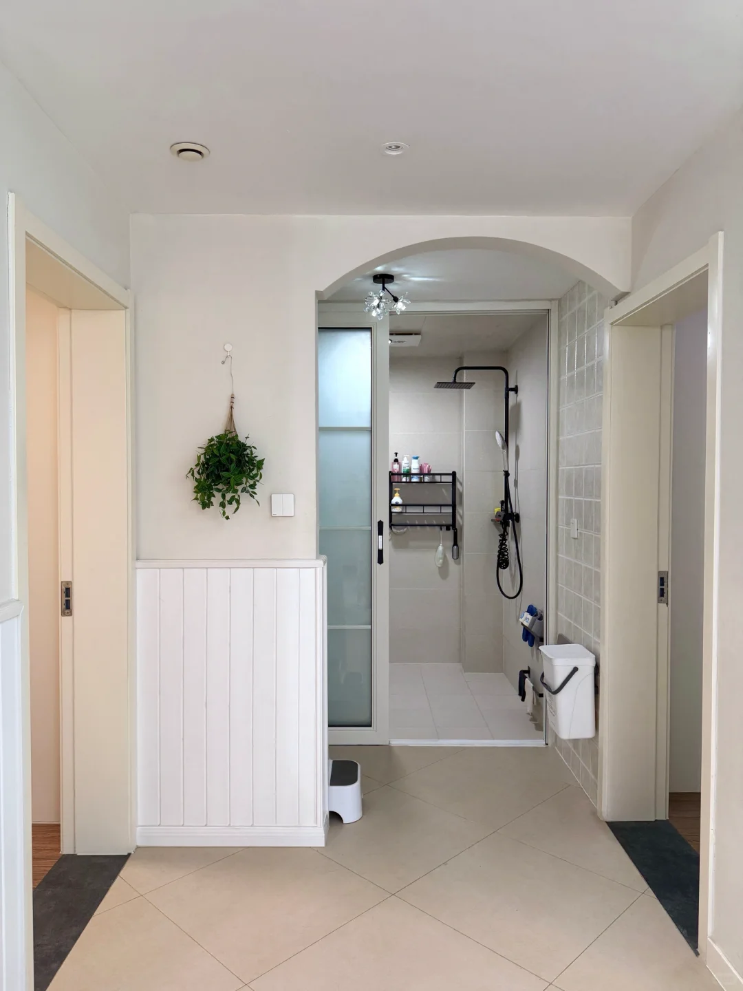 6年卫生间的清洁收纳 盆盆上墙方法分享