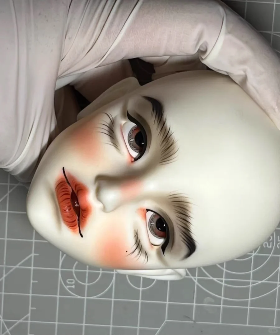 捞一捞画这个妆的太太