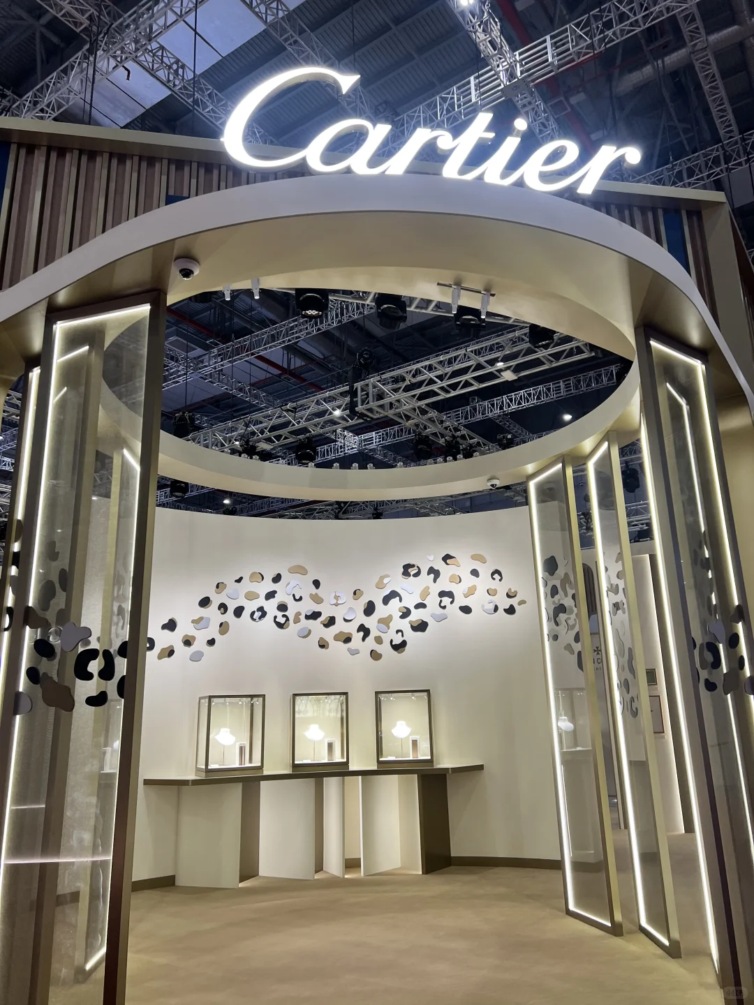 进博会！！我来了✌?先预热放图