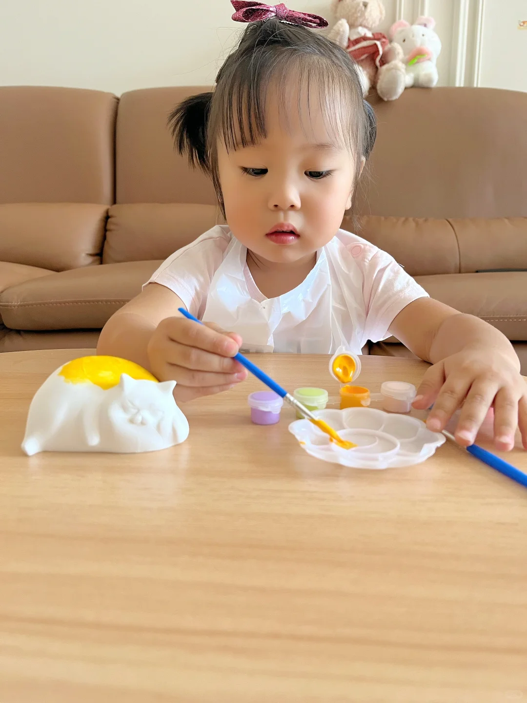 2岁早教｜代替电视，颜色认知?从画笔开始