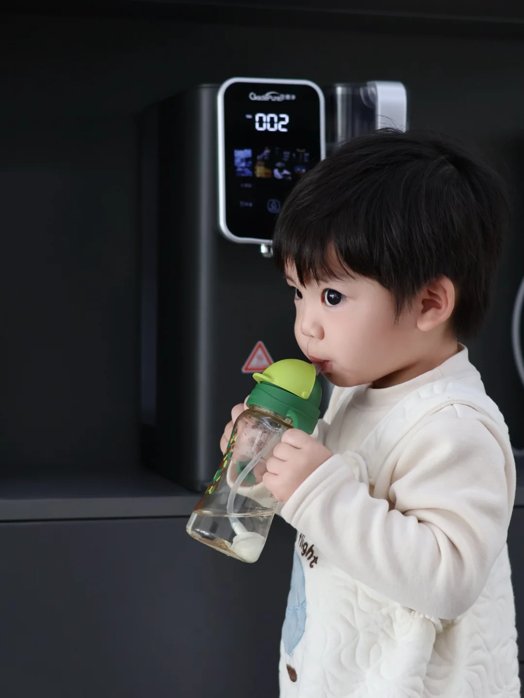 多亏这台净饮机，爸爸带娃泡奶不再手忙脚乱！