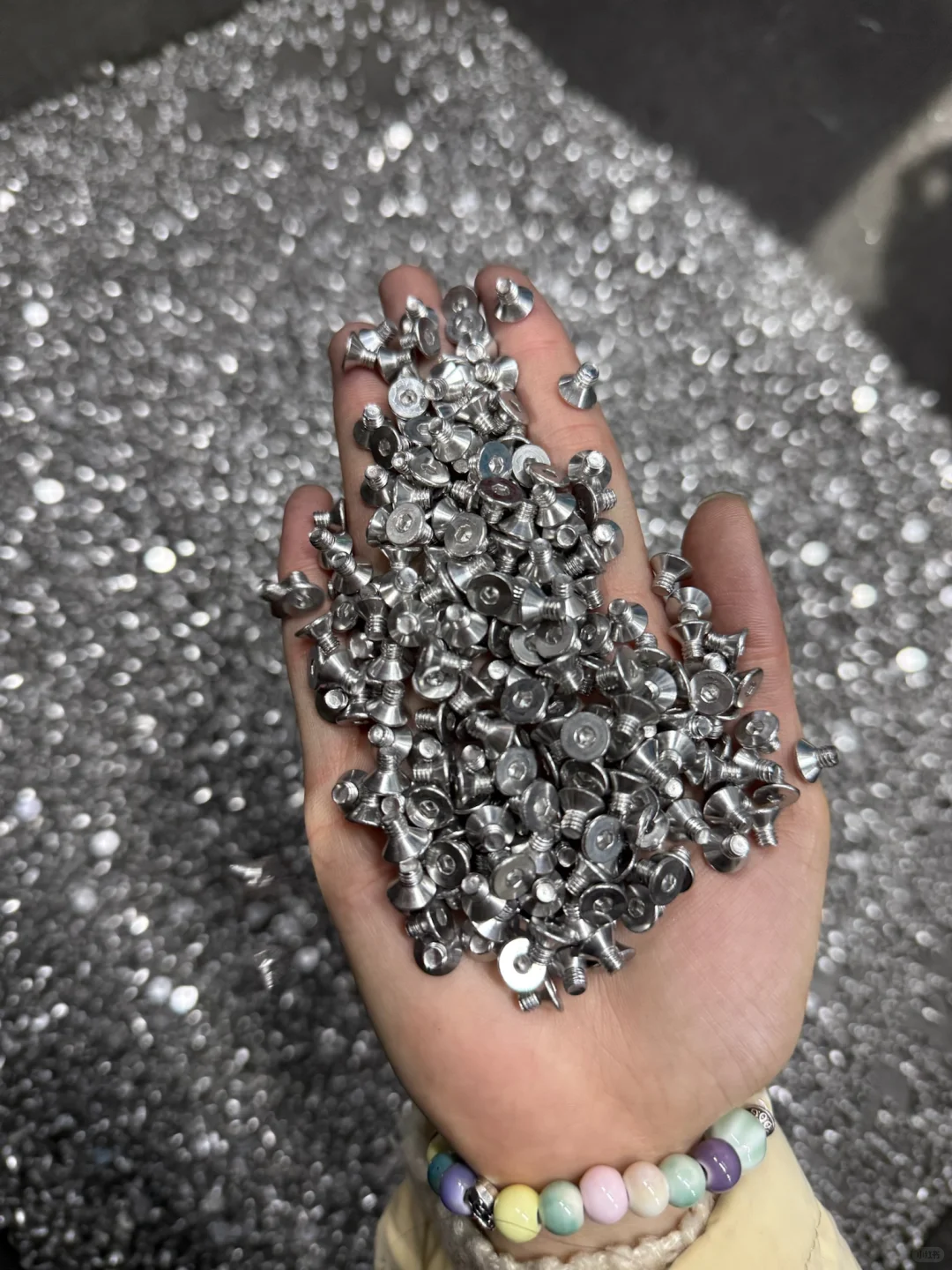 00后运营转行卖紧固件了