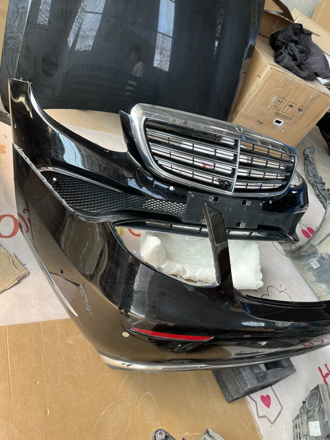 奔驰e300原厂前后杠总成 大灯尾灯出售