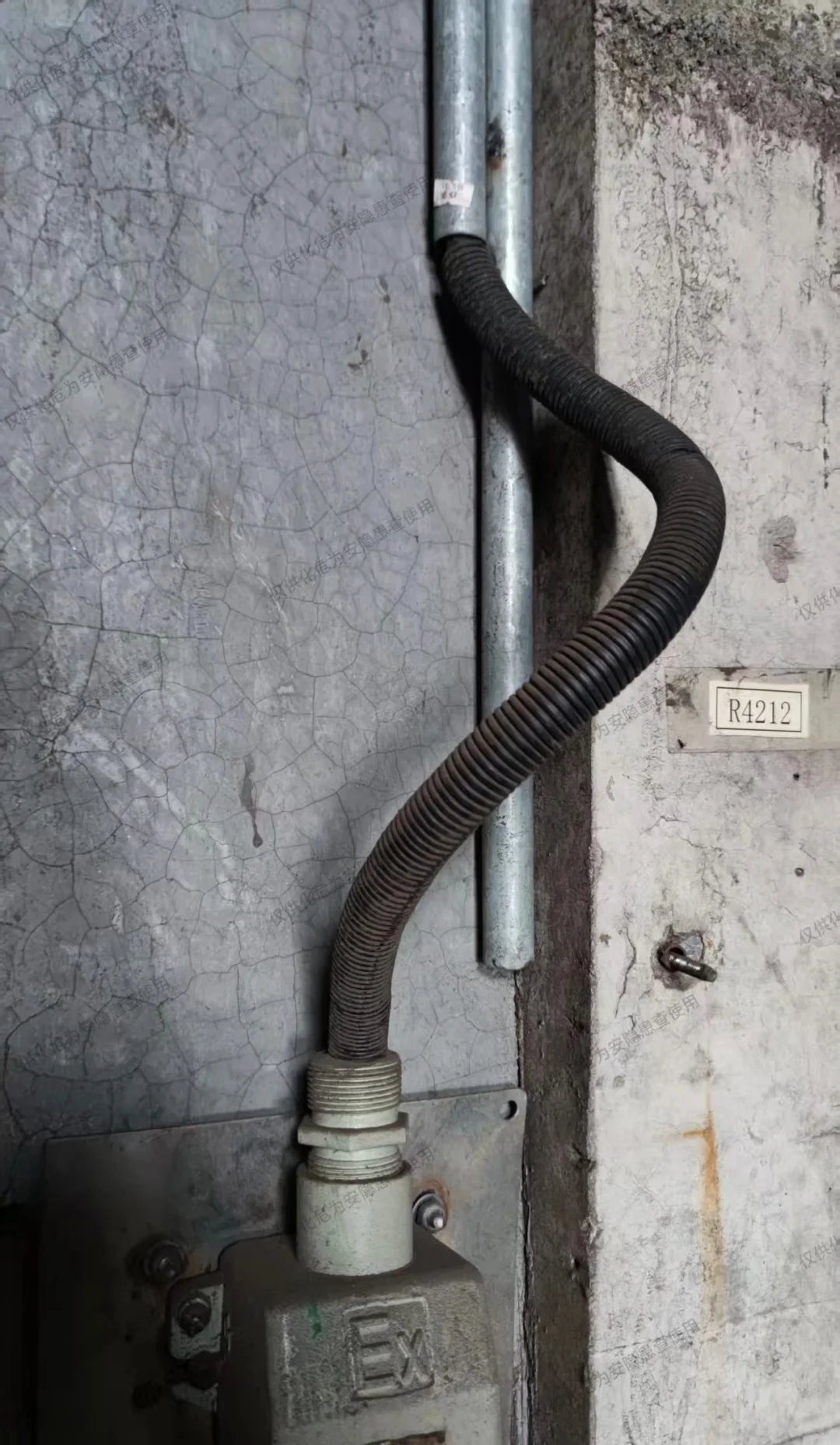 在爆炸危险环境内，使用非防爆软管