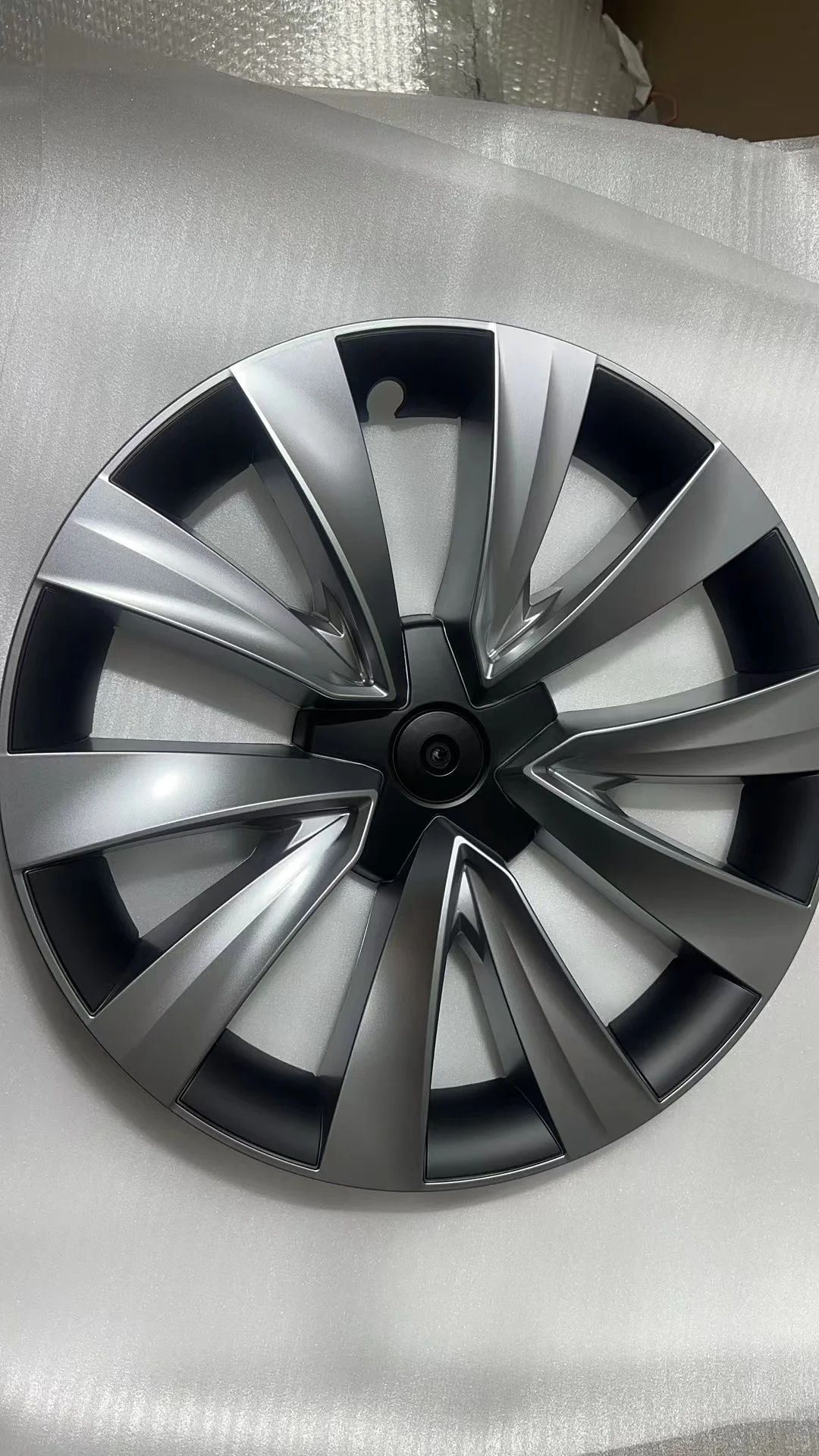 老款3 18寸黑银双拼色出货，有需要的来现货