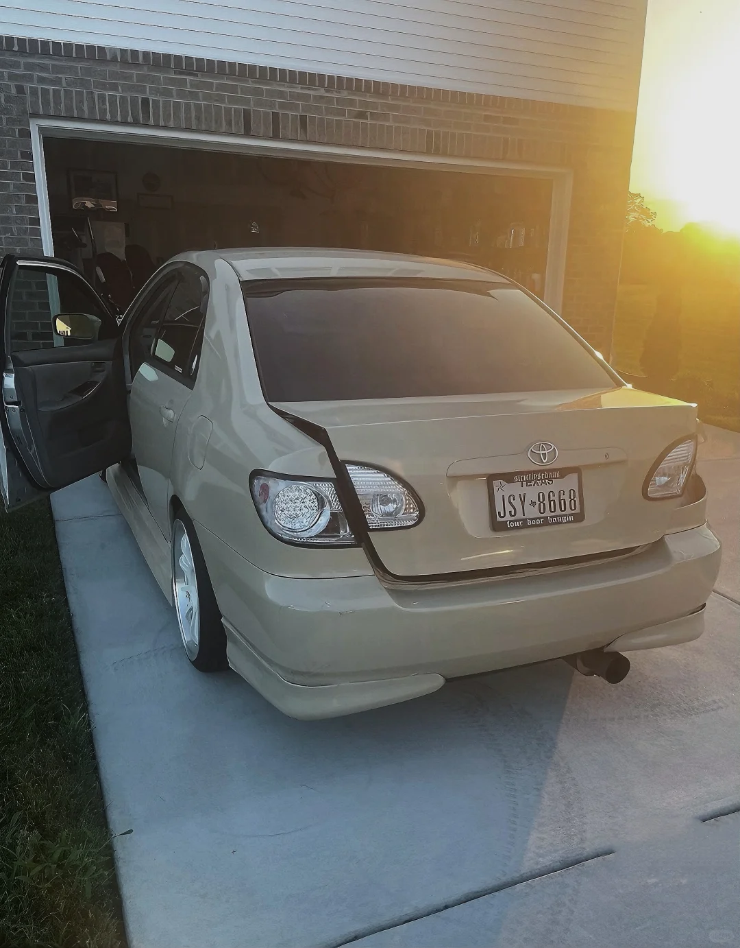 丰田花冠透明尾灯上车效果怎么样？