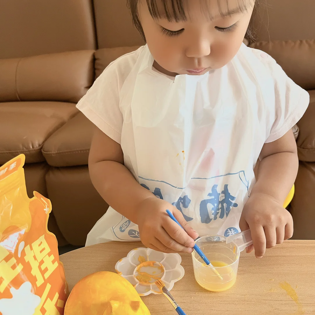 2岁早教｜代替电视，颜色认知?从画笔开始