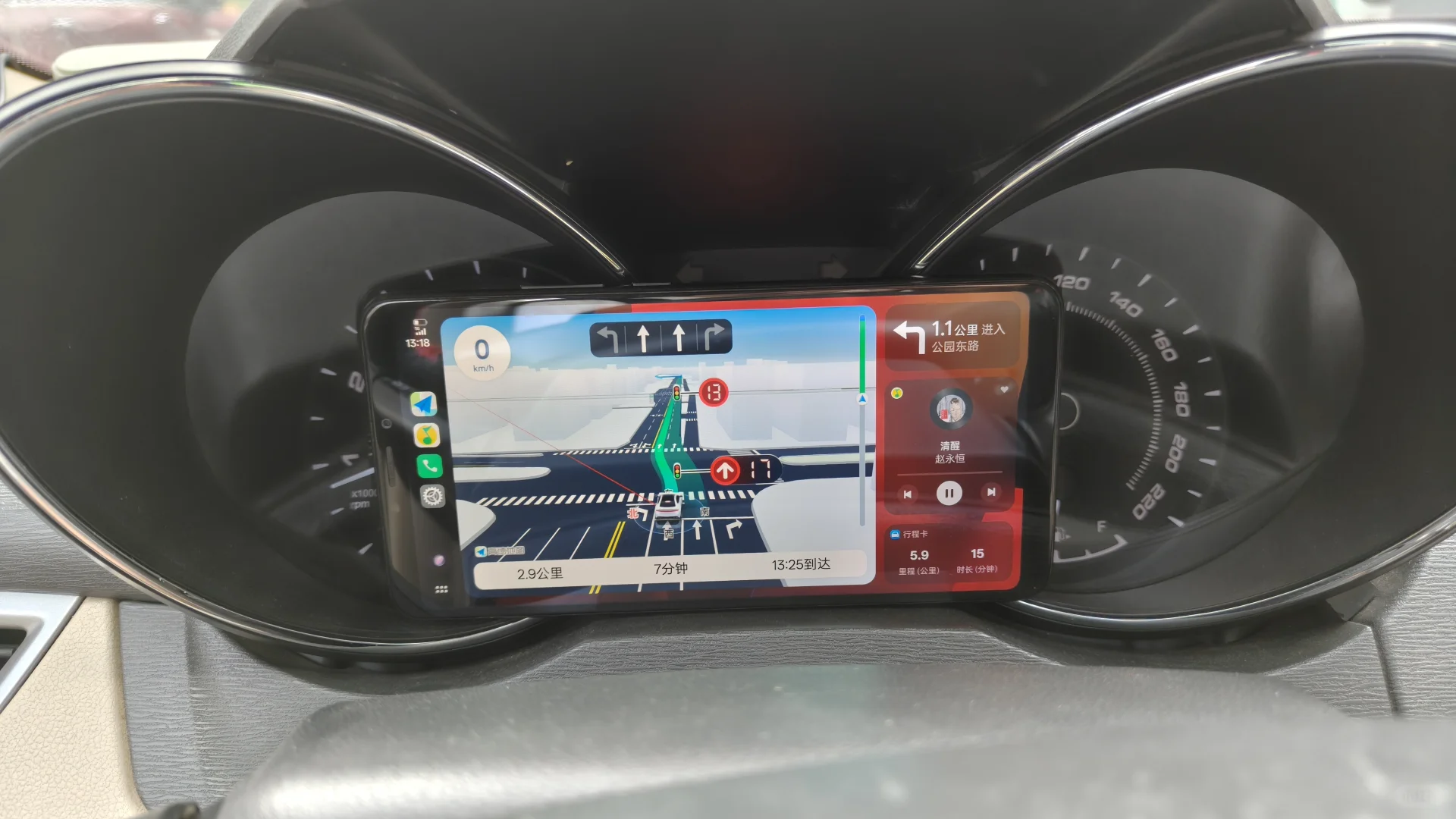 大屏手机当仪表盘