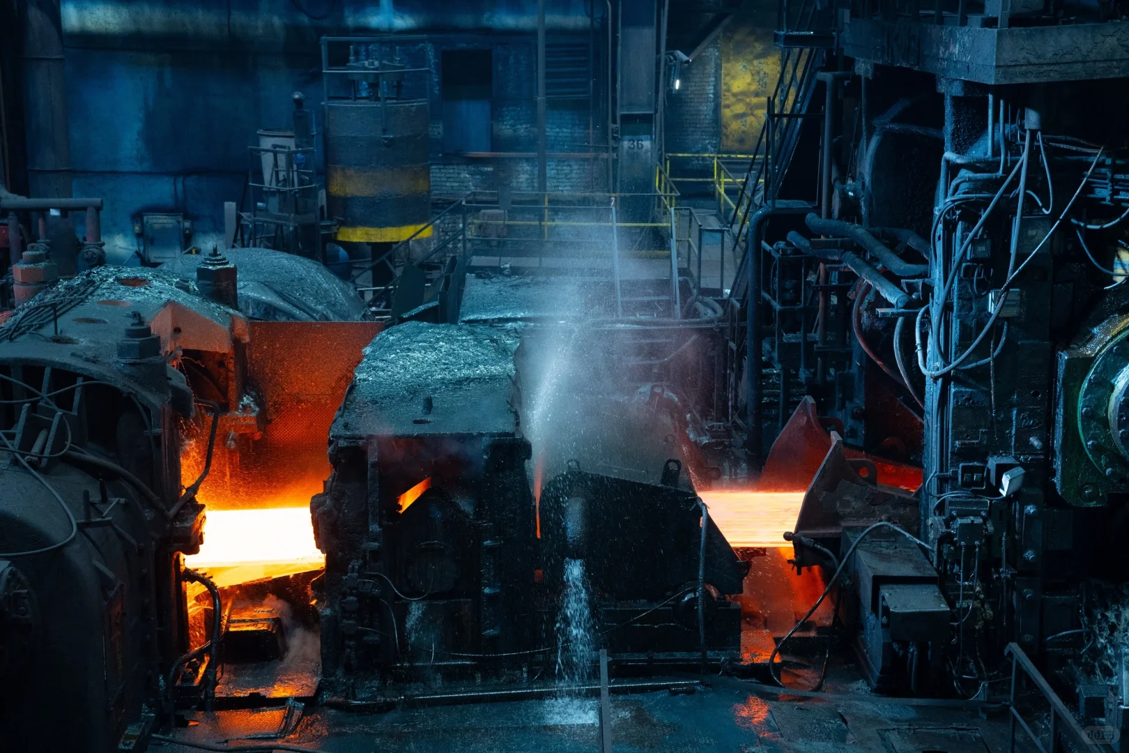 钢铁如何从炽热钢坯变身为纤薄带材