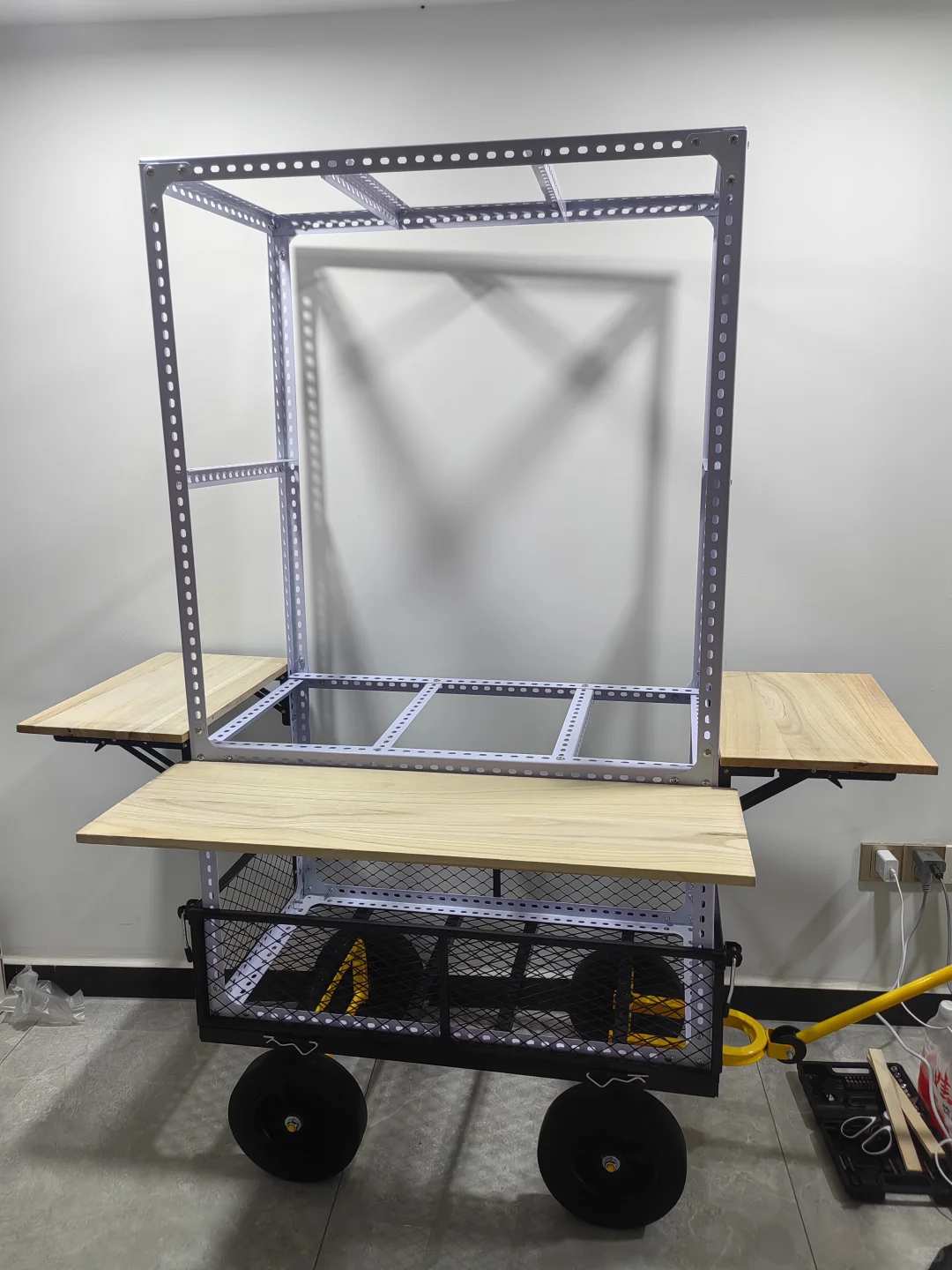 花了3个小时改造的饰品摆摊车就这样？