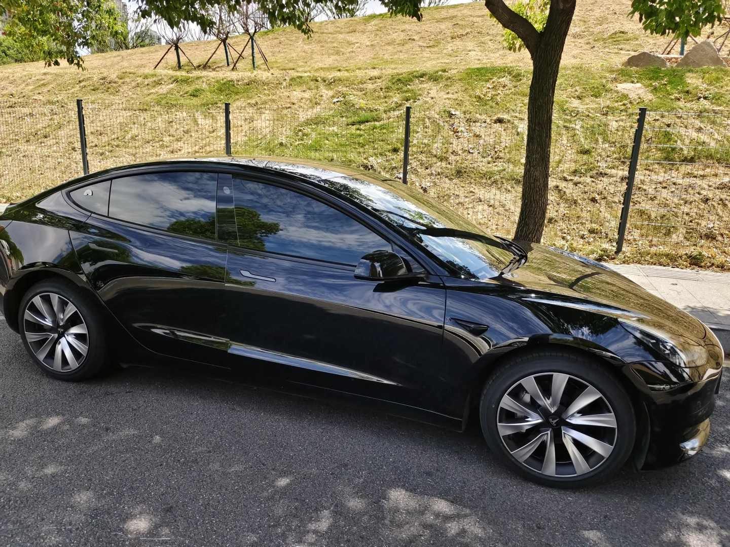 老款model3 18寸轮毂上这套轮毂盖真的帅