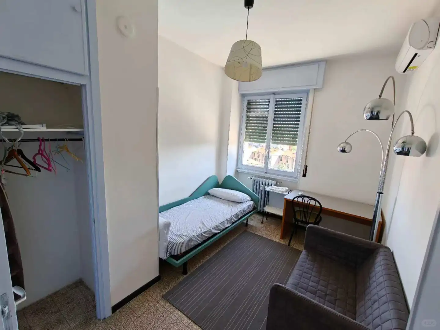 comasina两室一厅 单人间招室友 即日起租