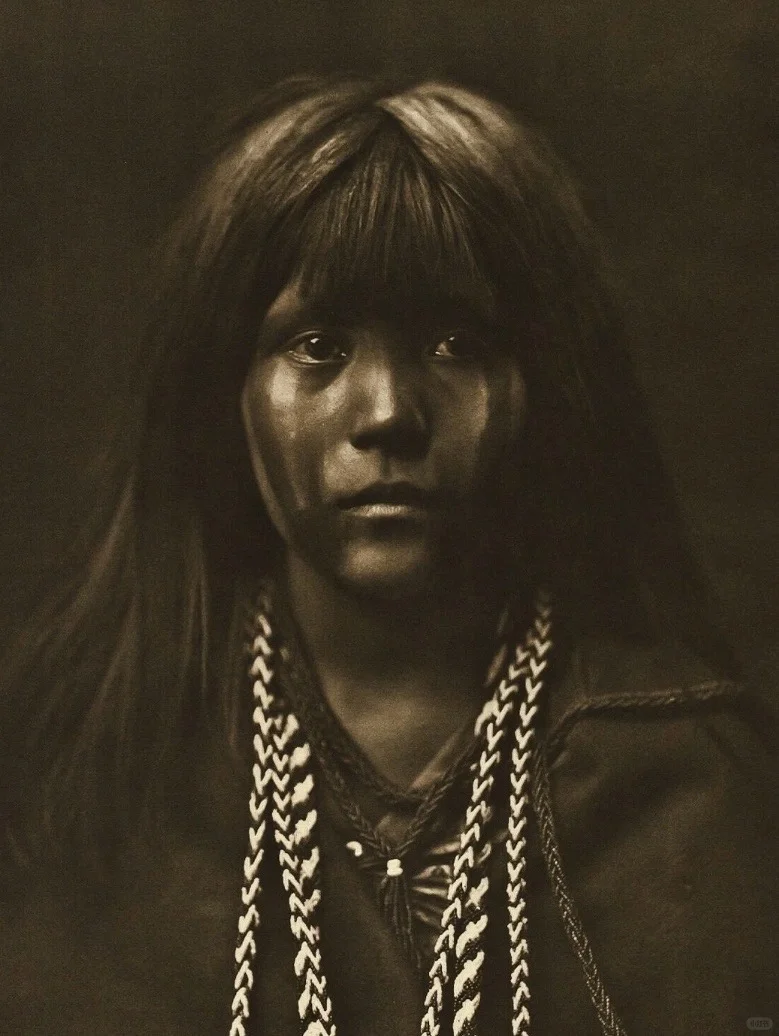 襁褓中的灵魂：19世纪Mojave印地安人偶