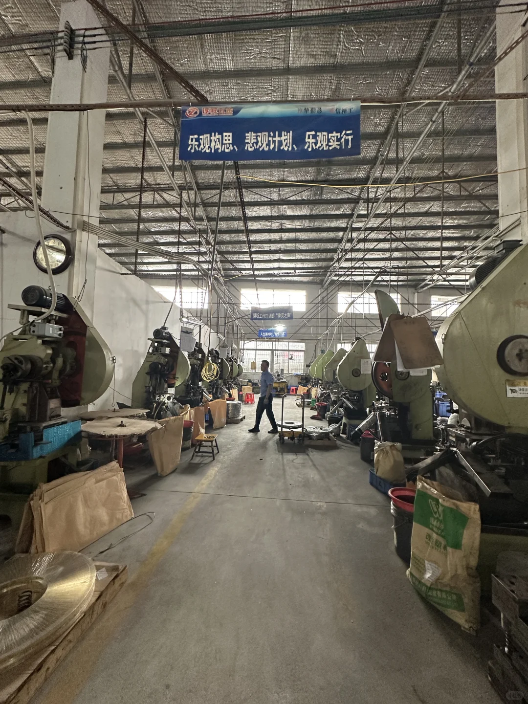 4000平方的冲压小作坊，两三百万业绩正常吗