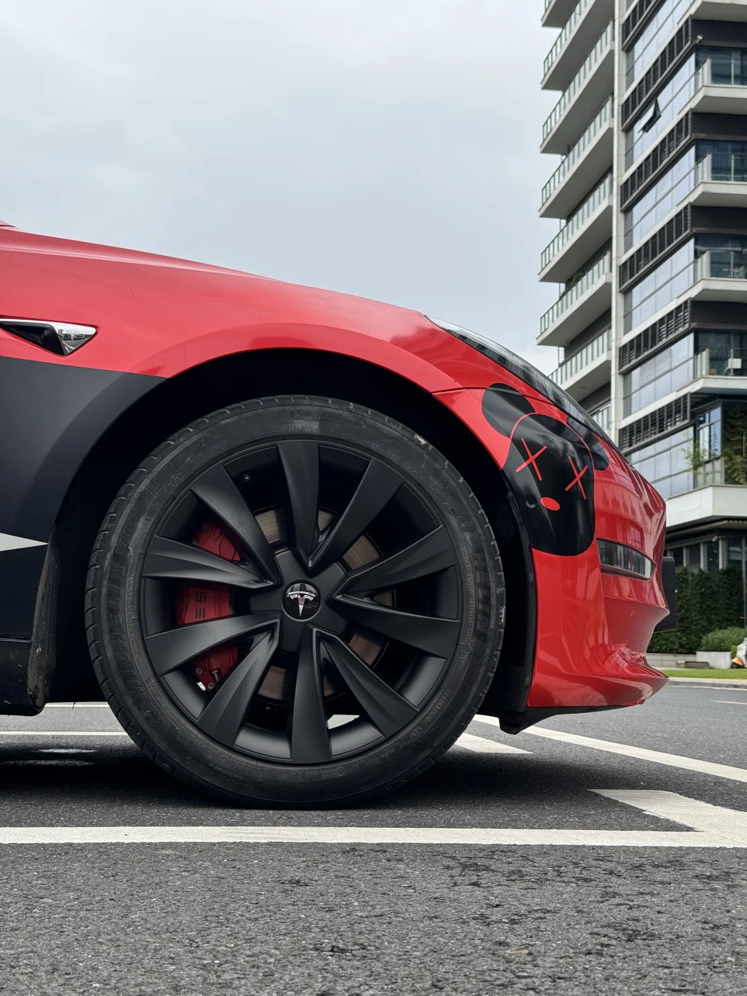 老款model3 18寸全包轮毂盖出货 全新款式