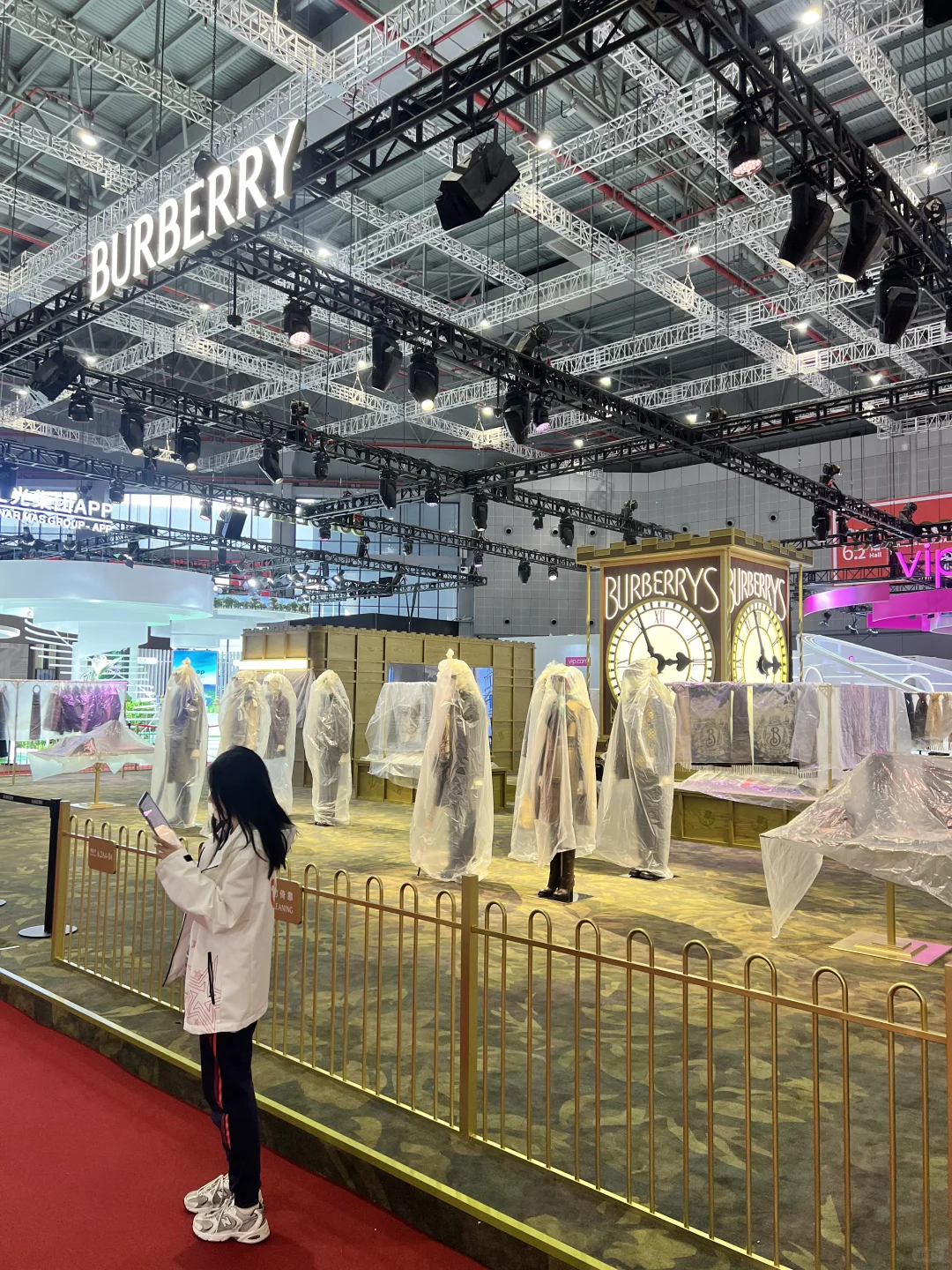 进博会！！我来了✌?先预热放图