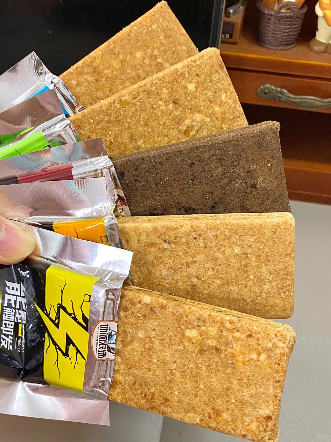 我惊了！现在的压缩饼干竟然做的这么好吃！