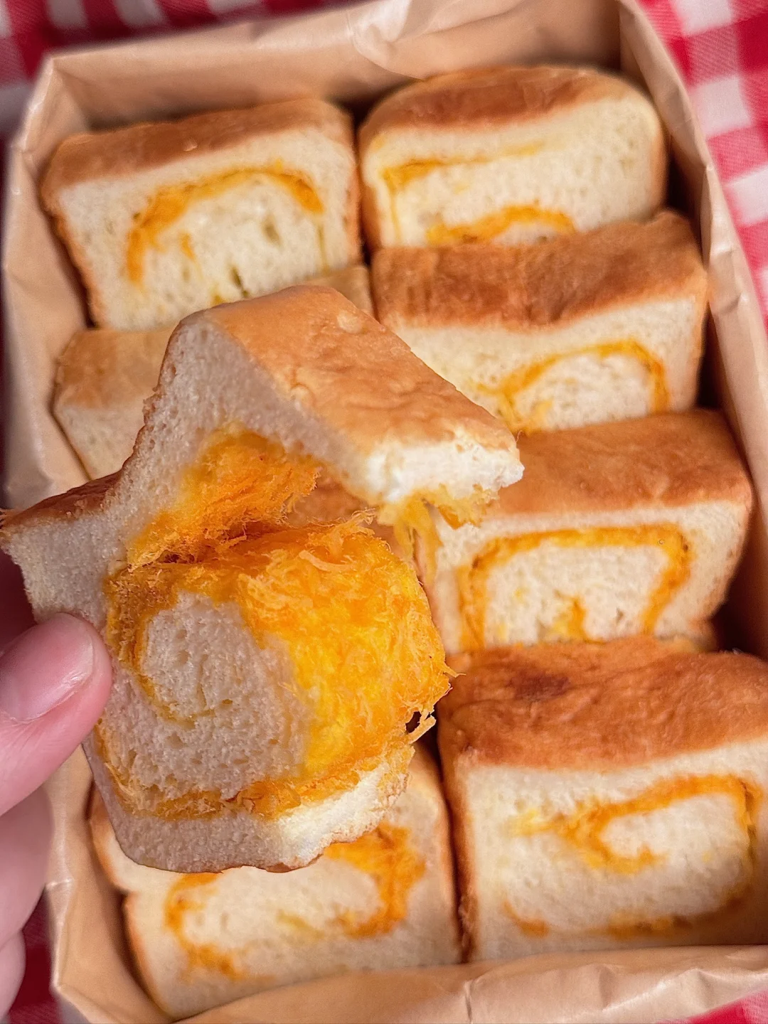 一箱15个肉松小吐司❗️年前再不囤快递停运了