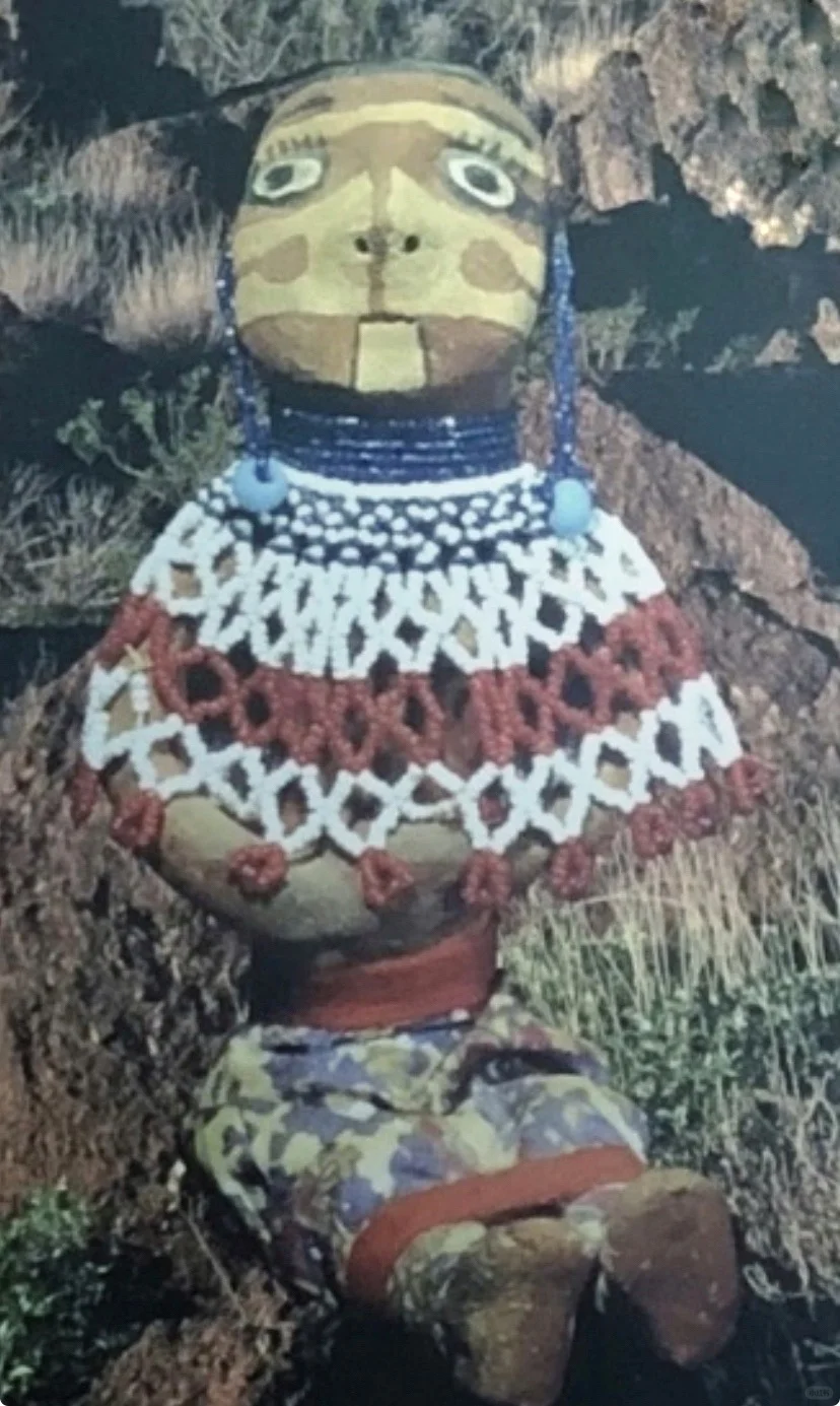 襁褓中的灵魂：19世纪Mojave印地安人偶