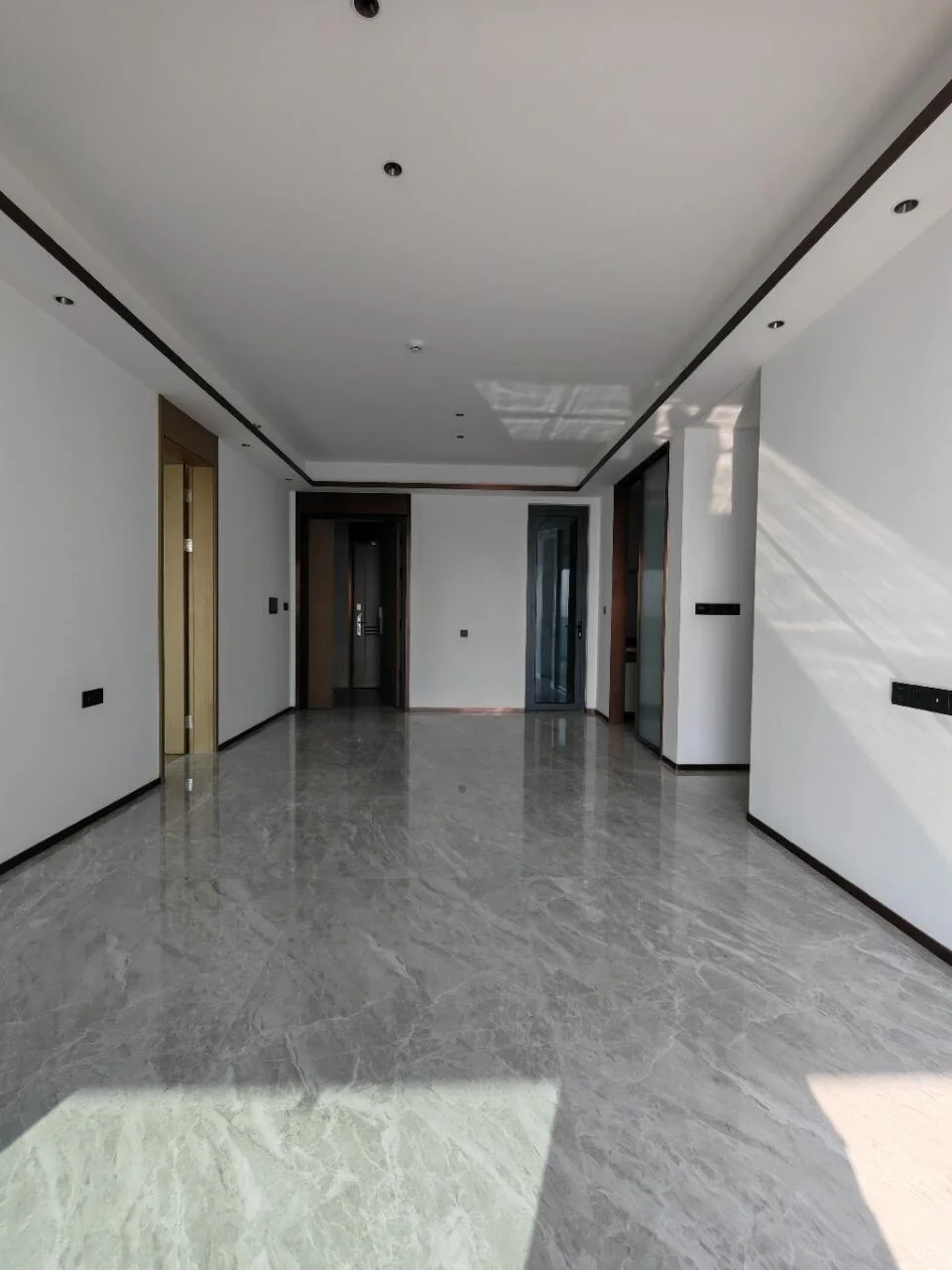 保利招商天郡四房出租。9999元??