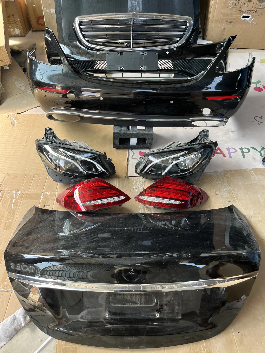 奔驰e300原厂前后杠总成 大灯尾灯出售