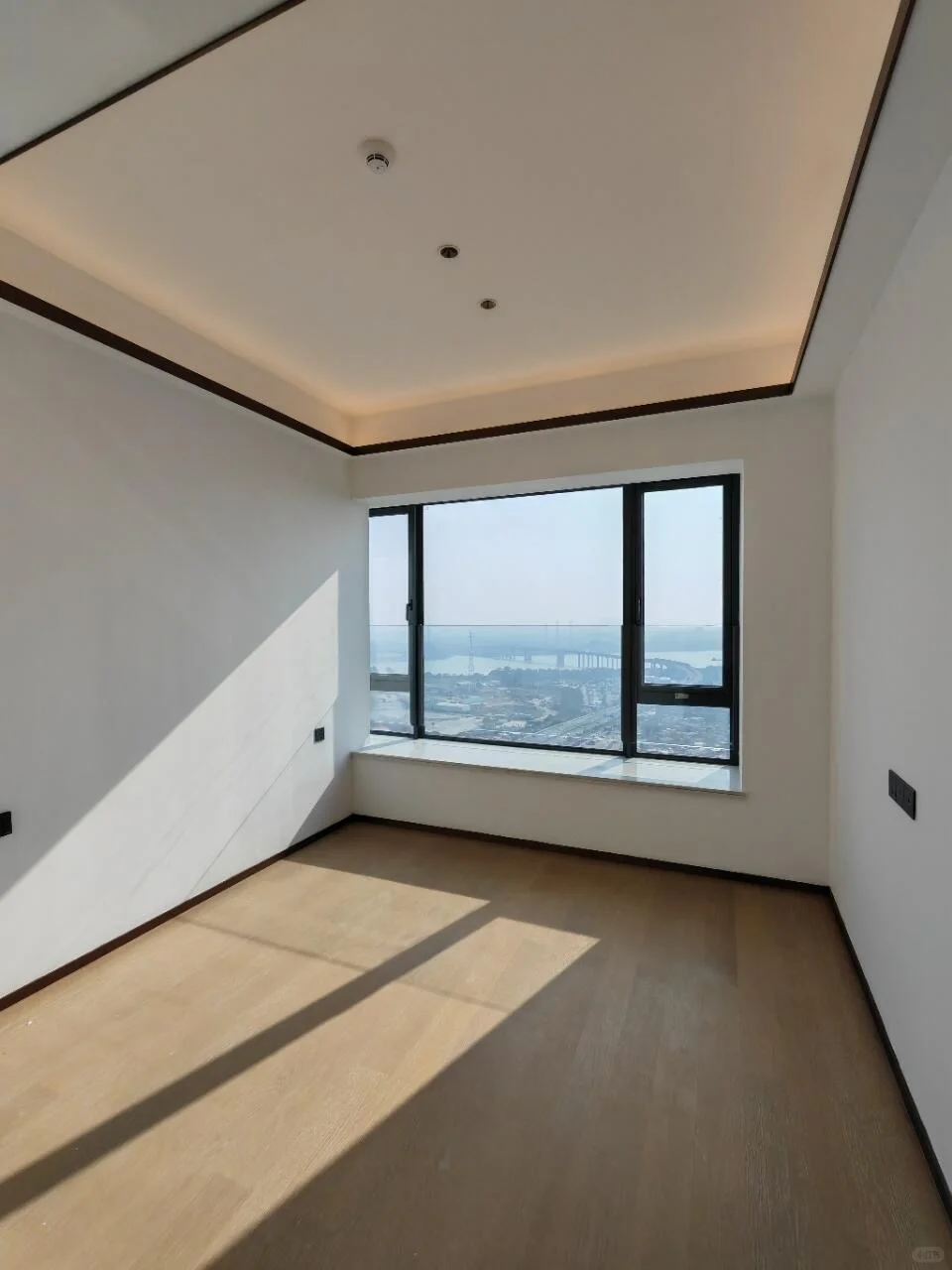 保利招商天郡四房出租。9999元??